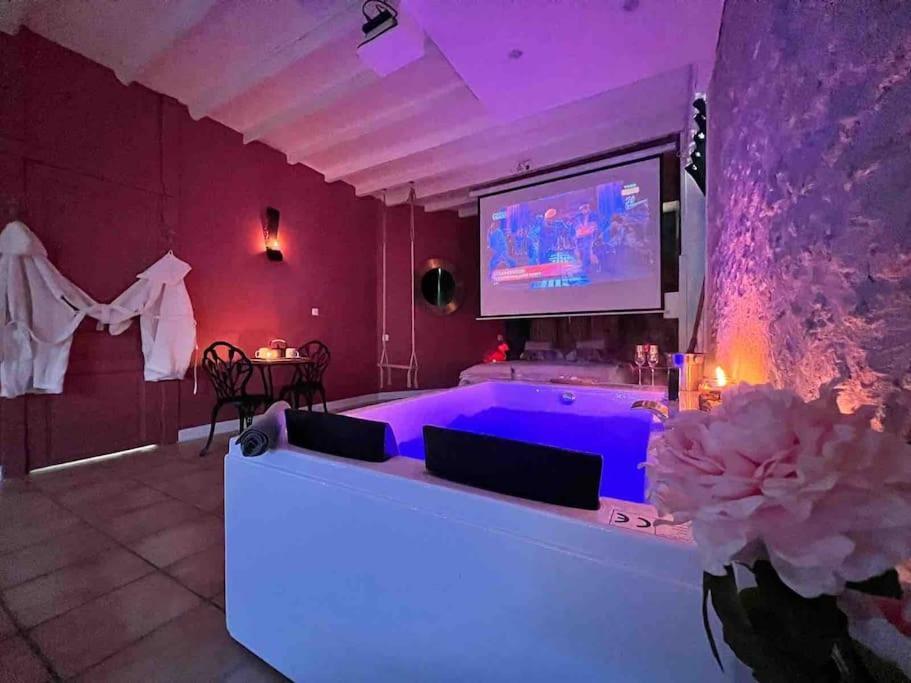 Suite Romance - Jacuzzi Moret-sur-Loing Zewnętrze zdjęcie