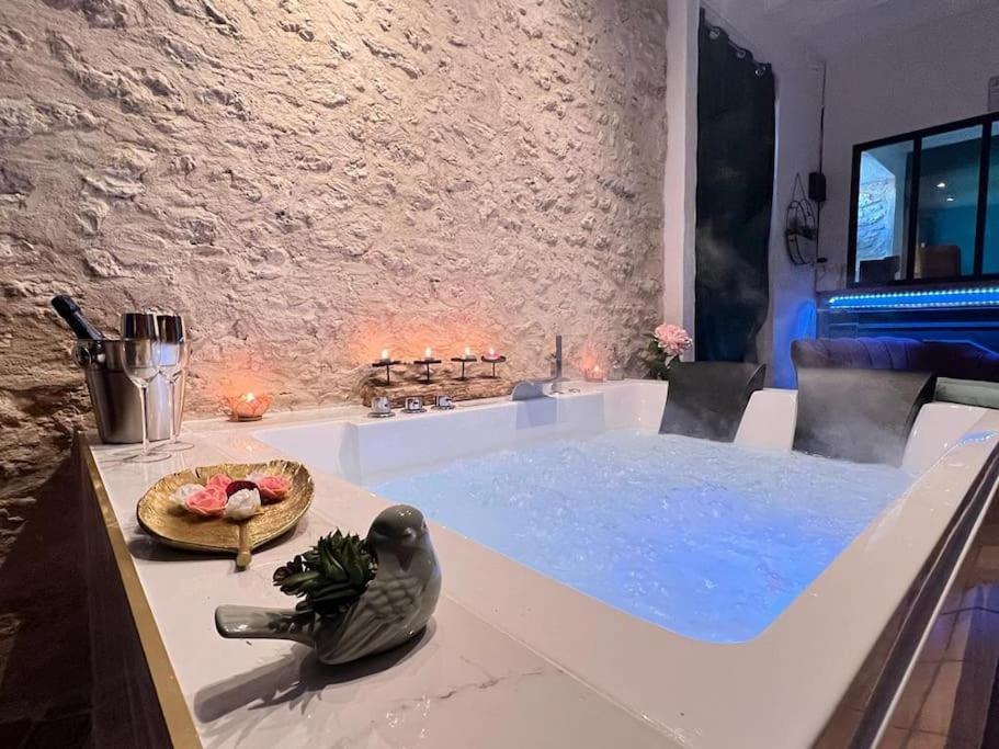 Suite Romance - Jacuzzi Moret-sur-Loing Zewnętrze zdjęcie