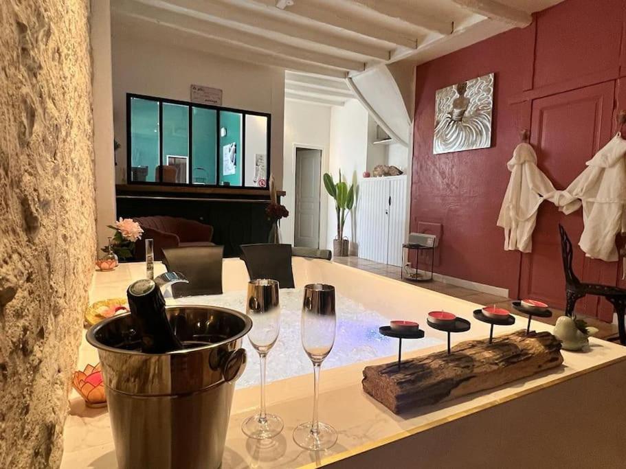 Suite Romance - Jacuzzi Moret-sur-Loing Zewnętrze zdjęcie
