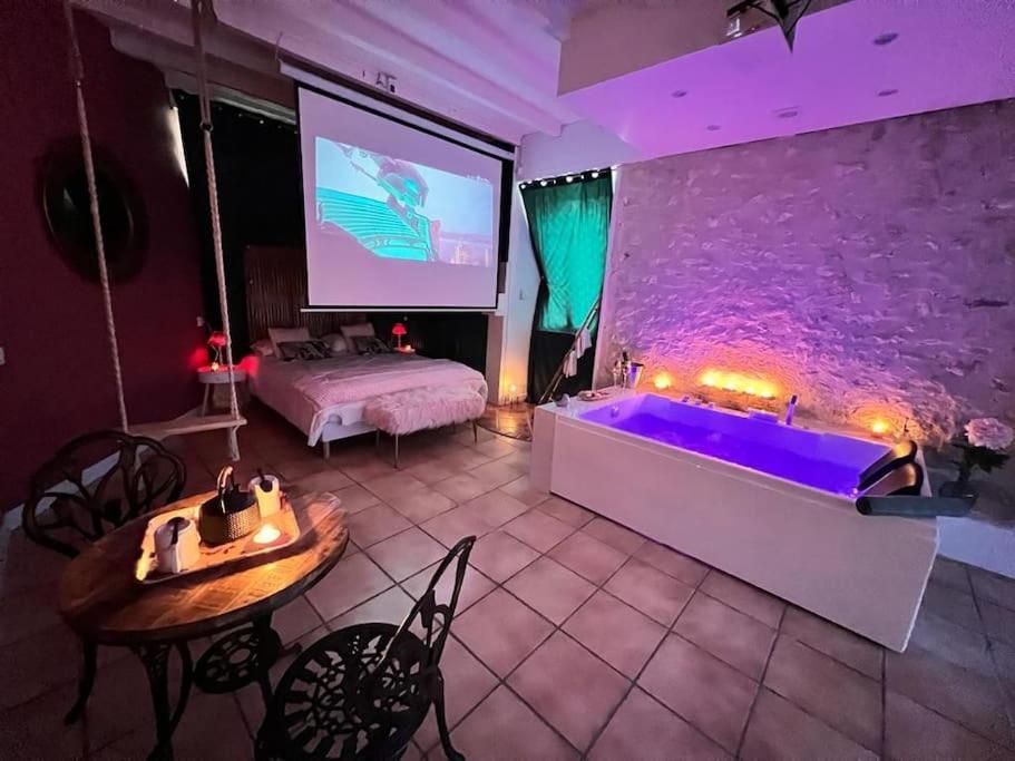 Suite Romance - Jacuzzi Moret-sur-Loing Zewnętrze zdjęcie